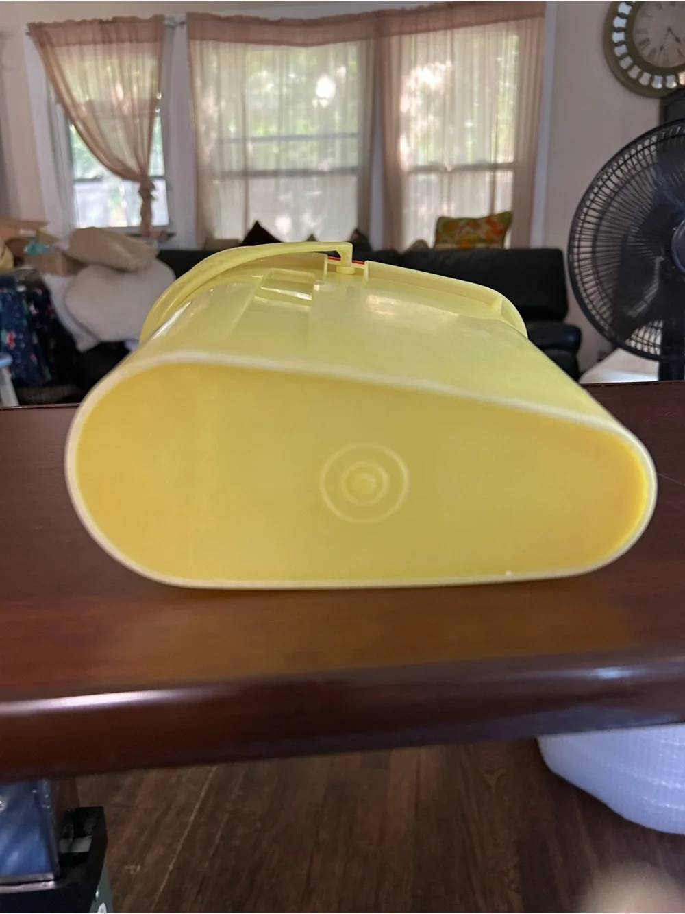 Vintage Tupperware beverage buddy holds 2 quarts of fluid, # 587 flip top lid